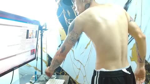 boy_tatto77 online show from March 28, 1:12 pm