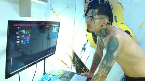 boy_tatto77 online show from April 25, 12:51 pm