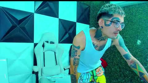 boy_tatto77 online show from March 9, 12:32 pm