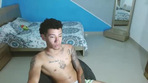 Snapshot of boyhot_sw chatting on February 8, 7:48 am boyhot_sw online show from February 8, 7:48 am