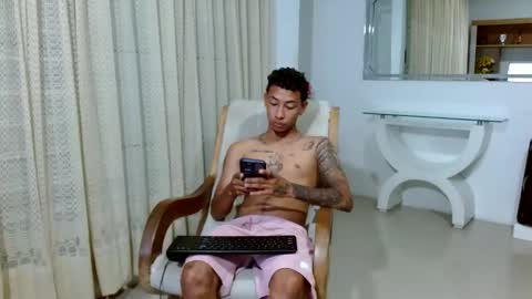 Snapshot of boyhot_sw chatting on October 21, 4:06 am boyhot_sw online show from October 21, 4:06 am