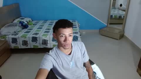 Snapshot of boyhot_sw chatting on February 13, 1:19 am boyhot_sw online show from February 13, 1:19 am