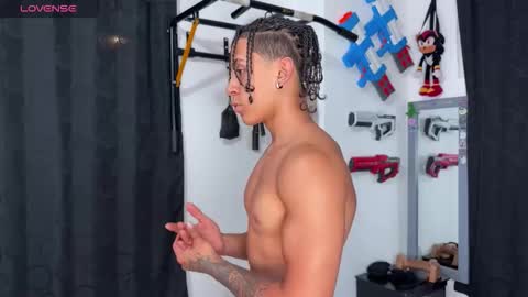 Bradley Strong online show from November 28, 11:23 pm