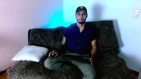 brandondark_ online show from November 18, 8:56 pm