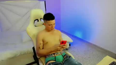 Snapshot of brayan_hotl_ chatting on September 13, 4:26 am BRAYAN online show from September 13, 4:26 am