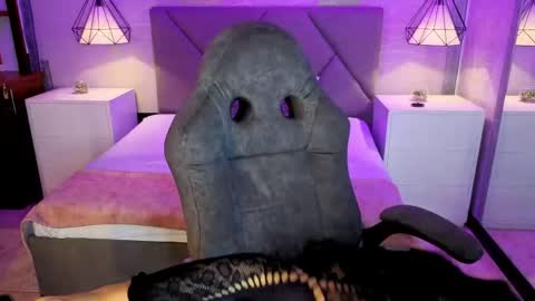 brendasweet10 online show from April 11, 6:40 am