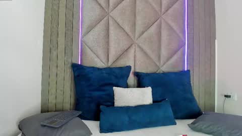 Snapshot of briaconner_ chatting on March 8, 3:17 am B R I A online show from March 8, 3:17 am