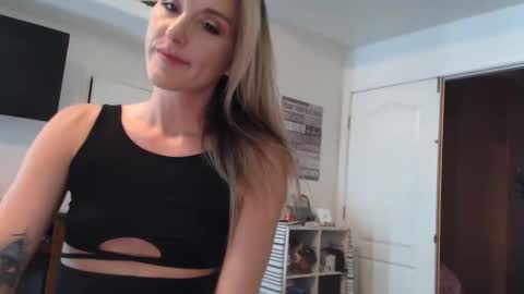 Long legstight pussyperky titties need I say more online show from March 1, 1:54 am