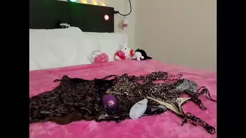 bricknbrandie11 online show from May 11, 1:34 am