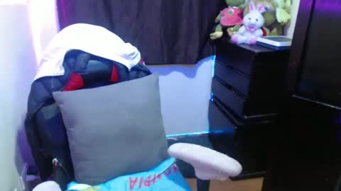 scarleth    follow mee 3 kis online show from February 25, 5:30 am