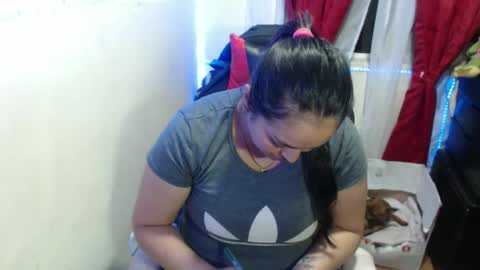 scarleth    follow mee 3 kis online show from January 22, 2:04 am