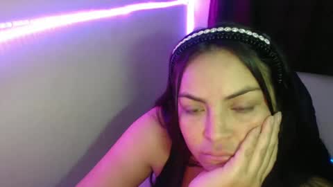 scarleth    follow mee 3 kis online show from March 3, 1:31 am