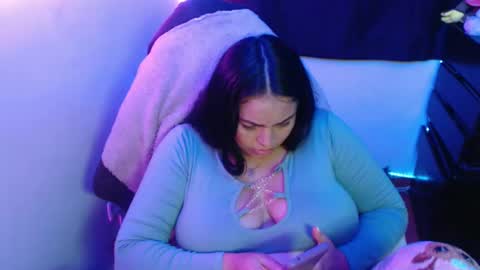 scarleth    follow mee 3 kis online show from February 22, 5:44 am