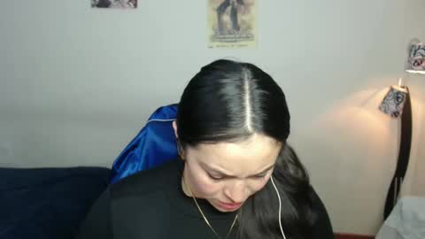 scarleth    follow mee 3 kis online show from September 13, 4:15 am