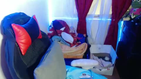 scarleth    follow mee 3 kis online show from January 23, 5:56 am