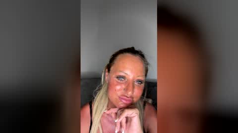 britishcumslut_10 online show from April 16, 10:23 pm