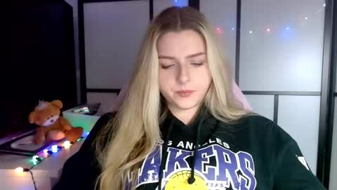 BritneyGlow online show from December 6, 4:44 pm