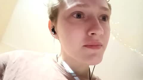 Ella online show from September 9, 9:26 pm