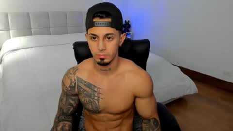 brody_dallas1 online show from November 7, 9:23 am