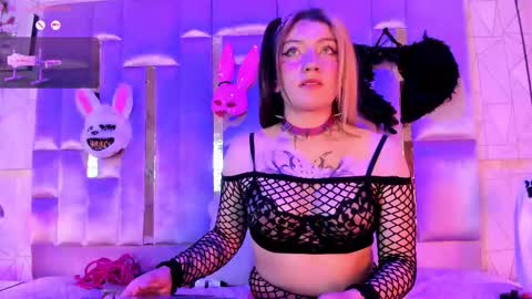     online show from February 6, 12:15 pm
