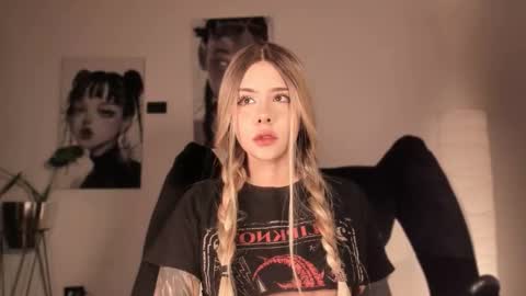 Nat  Independent model  Please help me to reach 200 thumbs up online show from February 24, 2:47 am