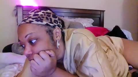 brownroundrenee online show from November 7, 11:34 am