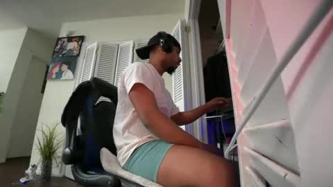 Brownskinshortyy online show from March 22, 2:54 pm