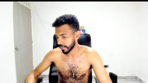 bruce_1111 online show from April 16, 9:39 pm