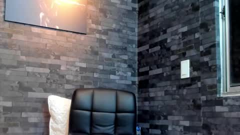 brucedallas online show from February 3, 4:10 am