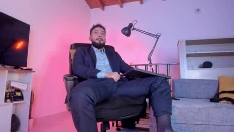 Andres Suarez online show from April 11, 12:15 am