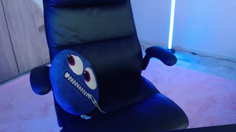 bubblebabe_ online show from October 31, 10:48 am