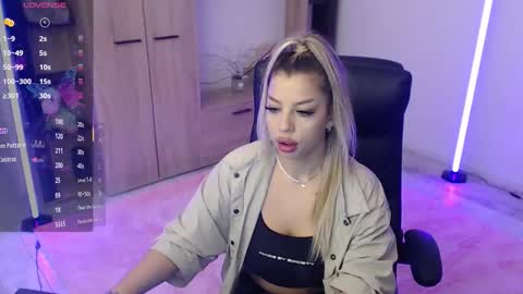 bubblebabe_ online show from November 17, 8:44 pm