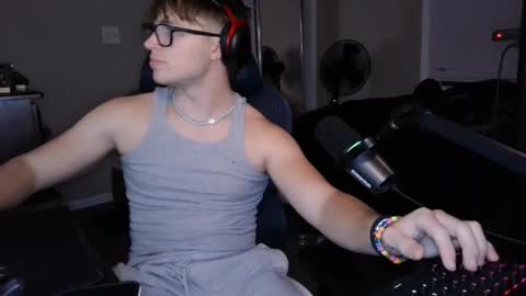 BubblebuttBdn online show from October 4, 8:01 am