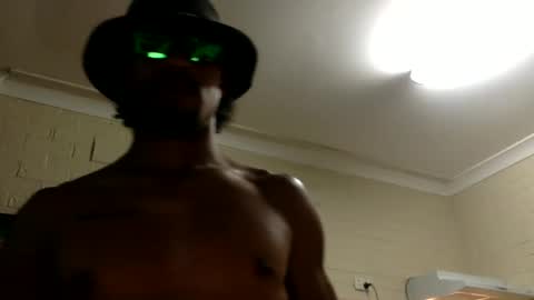 Snapshot of bulaboy27 chatting on January 4, 9:43 am bulaboy27 online show from January 4, 9:43 am