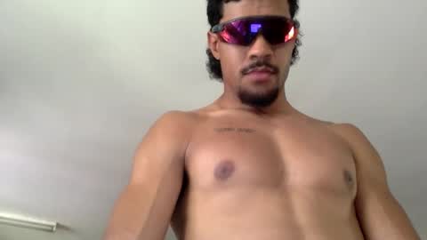 Snapshot of bulaboy27 chatting on January 6, 4:47 am bulaboy27 online show from January 6, 4:47 am