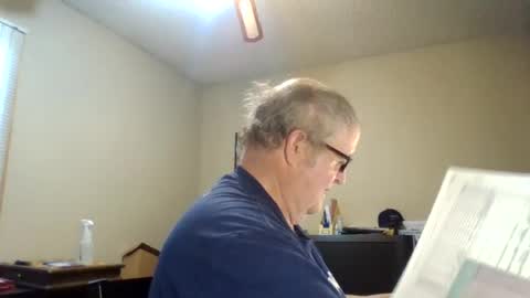 bullfrogg5050 online show from June 17, 7:52 pm