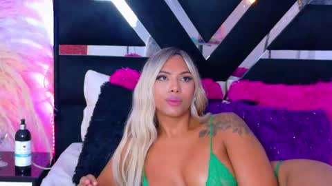 Snapshot of bunnynicolle chatting on February 25, 6:55 pm ONLYFANS  online show from February 25, 6:55 pm