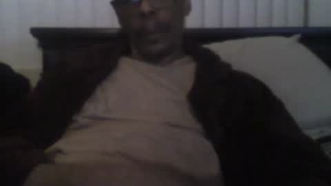 Snapshot of busturgutzgd11 chatting on January 4, 6:41 am Busturgutzgd1 online show from January 4, 6:41 am