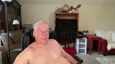 bustyballs100 online show from November 21, 3:21 pm