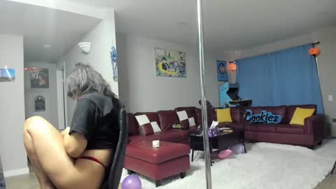 butter_pecanxoxo online show from October 14, 9:56 am