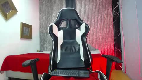 caitlyn_joness_ online show from November 27, 11:12 pm