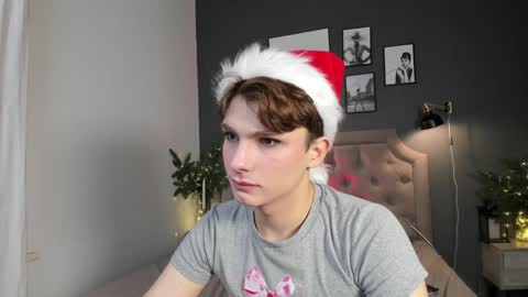 Call me Leo online show from December 19, 12:34 am