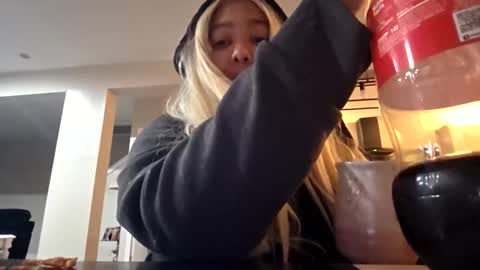 camzxoxox online show from May 2, 12:38 am