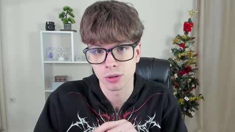 Snapshot of calvin_loves_you chatting on December 8, 7:11 pm Hey I am Calvin online show from December 8, 7:11 pm