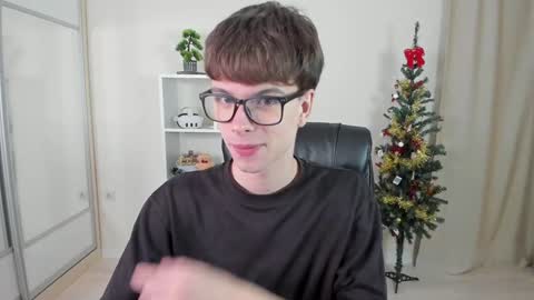 Snapshot of calvin_loves_you chatting on January 7, 7:17 pm Hey I am Calvin online show from January 7, 7:17 pm