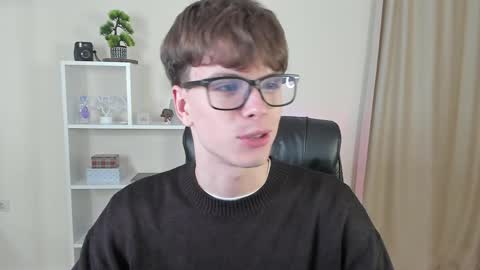 Snapshot of calvin_loves_you chatting on December 3, 7:06 pm Hey I am Calvin online show from December 3, 7:06 pm