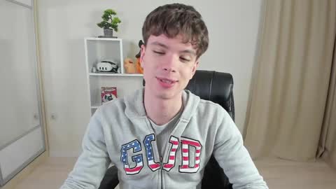 Snapshot of calvin_loves_you chatting on February 5, 7:10 pm Hey I am Calvin online show from February 5, 7:10 pm