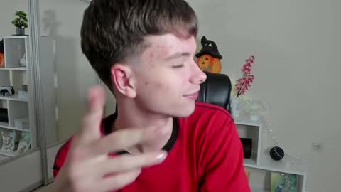 Snapshot of calvin_loves_you chatting on January 12, 7:10 pm Hey I am Calvin online show from January 12, 7:10 pm