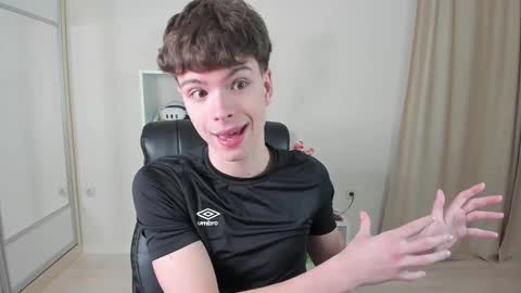 Snapshot of calvin_loves_you chatting on February 22, 7:14 pm Hey I am Calvin online show from February 22, 7:14 pm