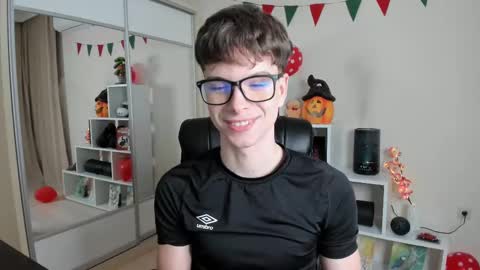 Snapshot of calvin_loves_you chatting on March 8, 7:09 pm Hey I am Calvin online show from March 8, 7:09 pm